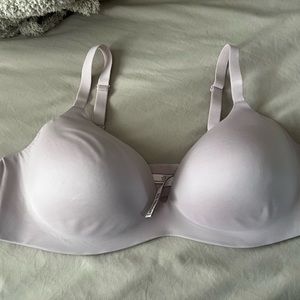 Unworn VS Bra